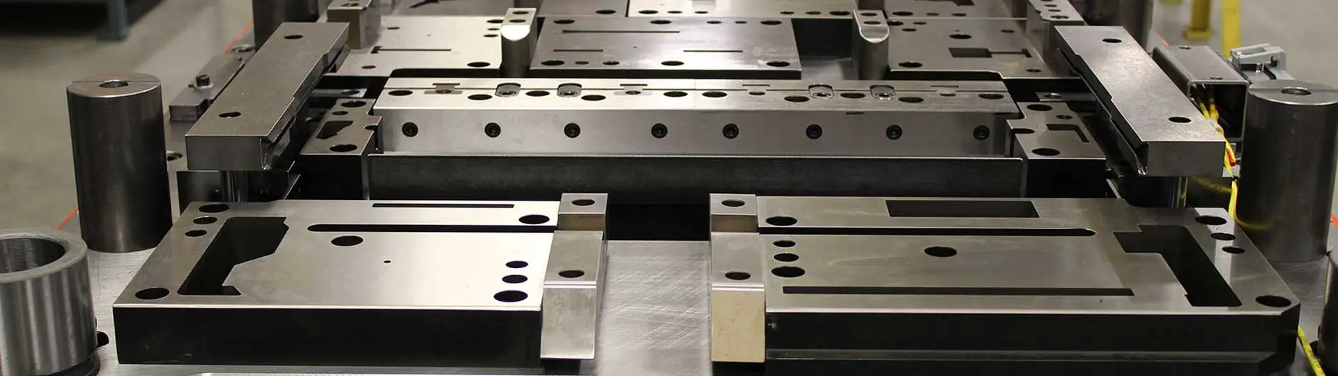 Stampaggio a stampo composto